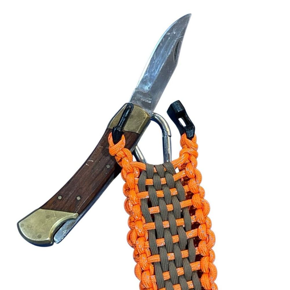Handmade reflective paracord hunting knife holder